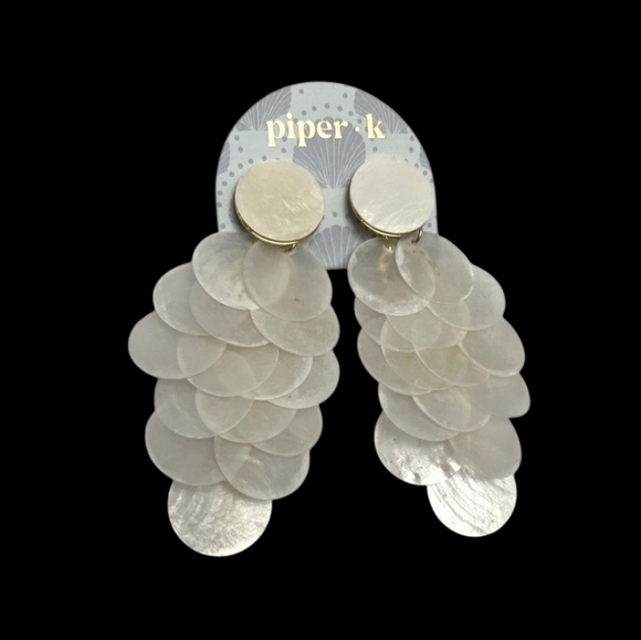 Piper K Jewelry - 🤍🔹️ Piper K 🔹️Gorgeous shell chandelier earrings